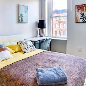 https://3-bedroom-gorgeous-suit-in-hells-kitchen.us-newyorkcity.com